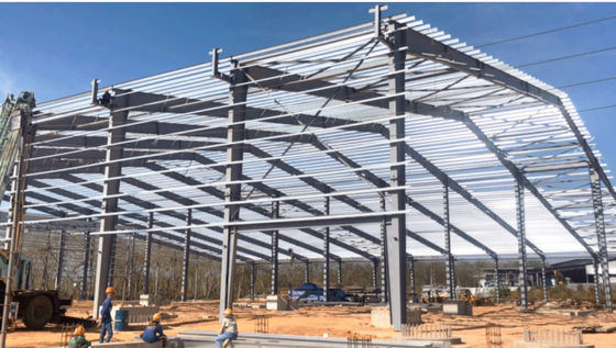 Tòa nhà kết cấu thép tiền chế Fab. Nhà để xe cho Công viên xe tải rộng 1000m2 ở Kenya