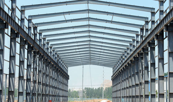 Kho thép tiền chế cán nóng / hàn H với cần cẩu 3-20T