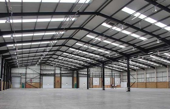 Cấu trúc cổng Cấu trúc thép Hội thảo cho nhà máy chế biến với cửa cuộn lên / cửa trượt