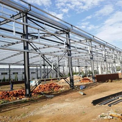 Q355B PEB Cấu trúc thép Tòa nhà kho thép chế tạo sẵn