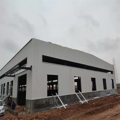 Hội thảo cấu trúc thép tùy chỉnh với xử lý bề mặt và vật liệu nhựa